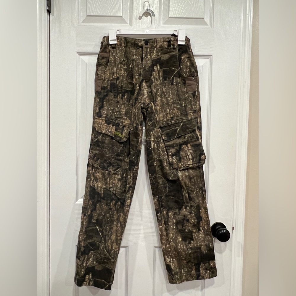 Magellan Outdoors Boys Camo Cargo hunting Pants L